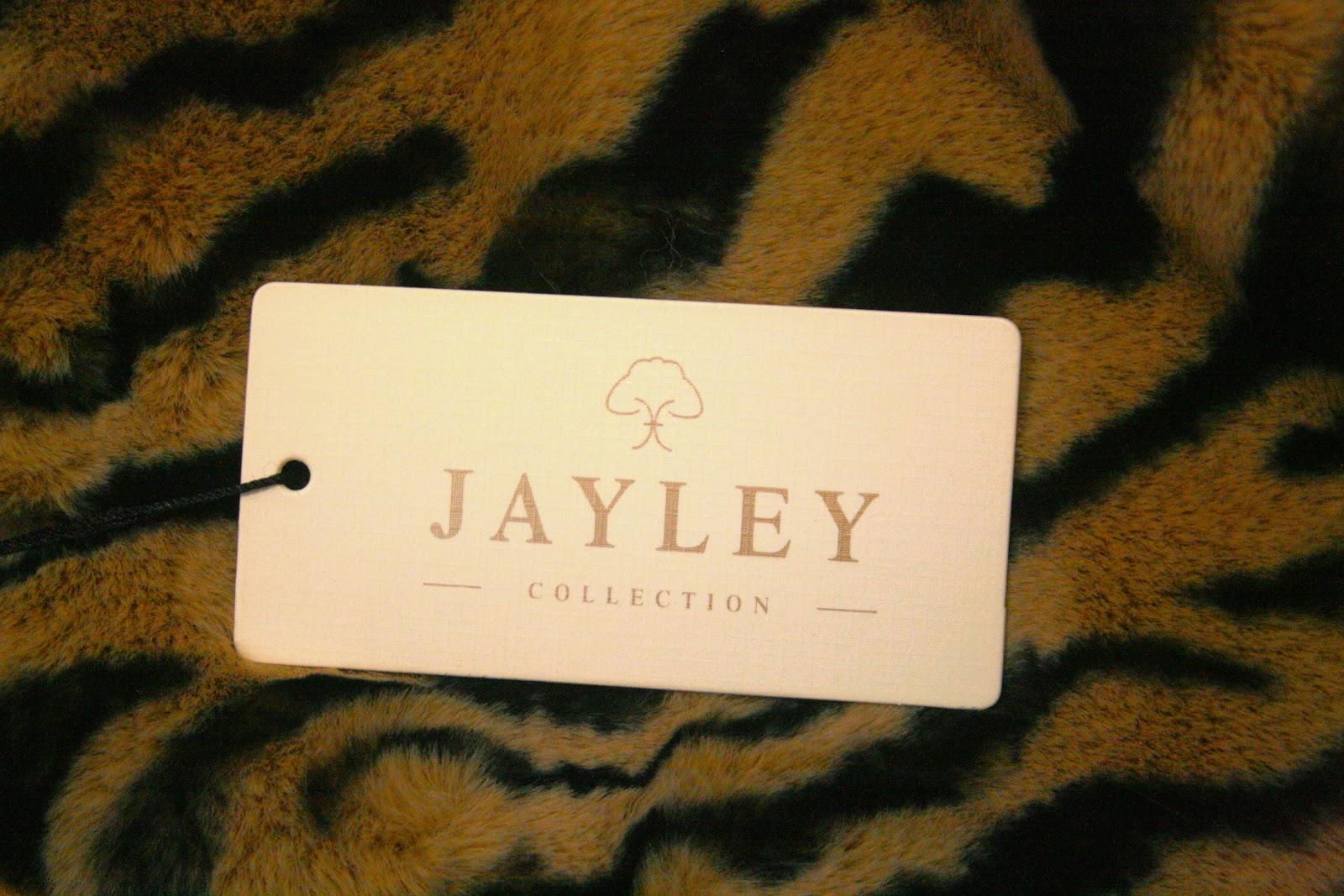 Jayley, Short Faux Fur Tiger Print Jacket - Image 5